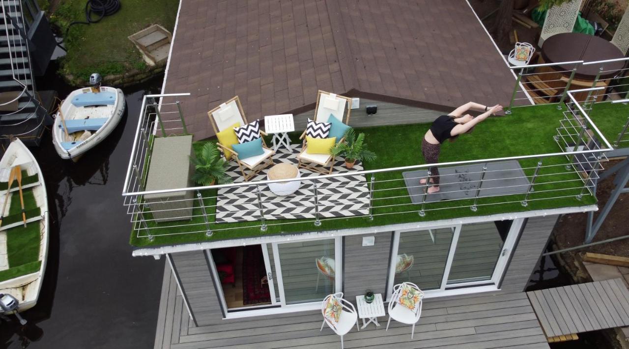 Tulana Taggs - Floating Home On Idyllic Island Hampton Hill 外观 照片