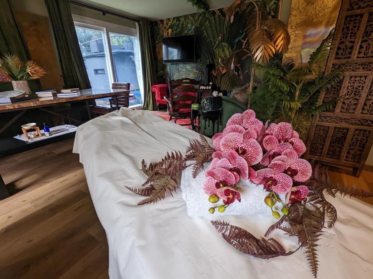 Tulana Taggs - Floating Home On Idyllic Island Hampton Hill 外观 照片